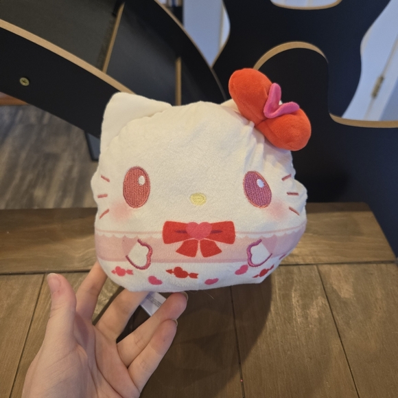 Hello Kitty Reversible Plush - Picture 5 of 8